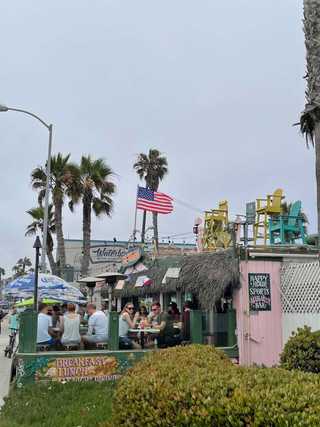 A buzzing bar by Pacific Beach Boardwalk