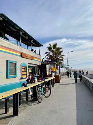 A little bar by Pacific Beach Boardwalk