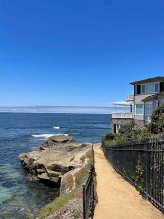 A lovely wooden coastal house at Bird Rock in San Diego