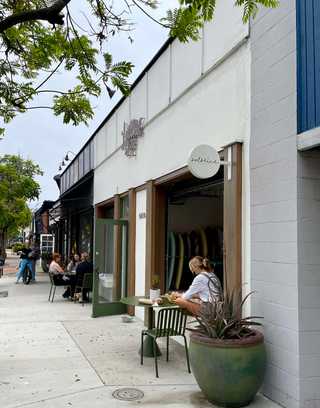 Bird Rock highstreet with restaurants in San Diego