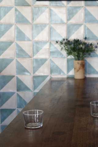 People sitting in the sun outside a coffee shop