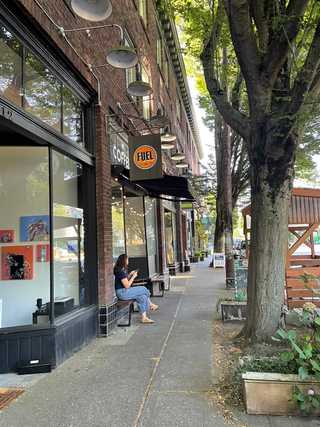 Beautiful 19th Avenue with small independent businesses