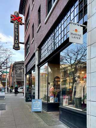 Dumplings at Kin Dee