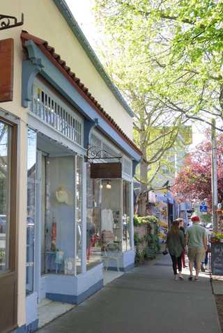 A leafy part of 35th street