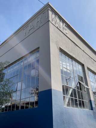 The big industrial facade of Tartine Manufactory